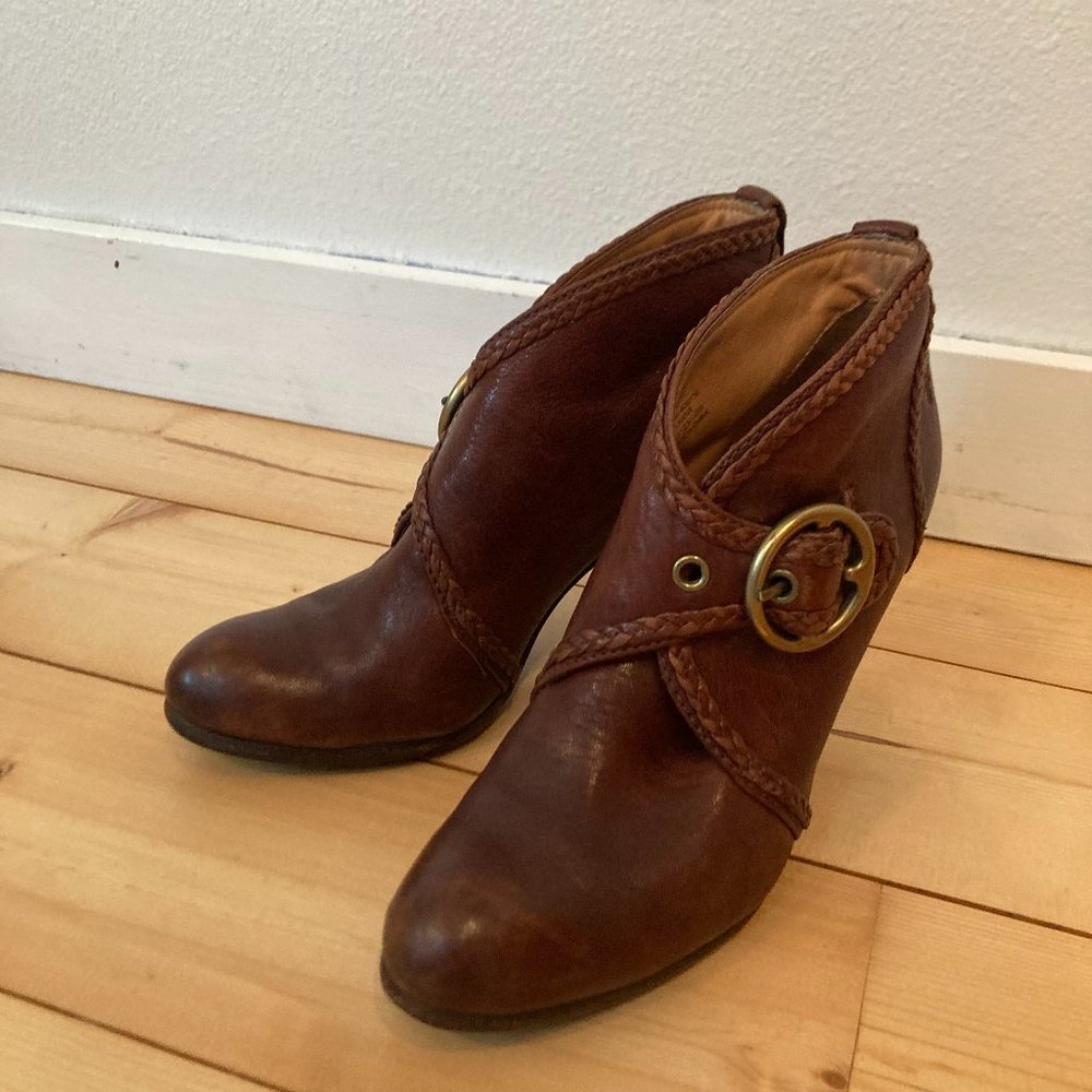 Frye Vicki Boots Size 6 1/2M